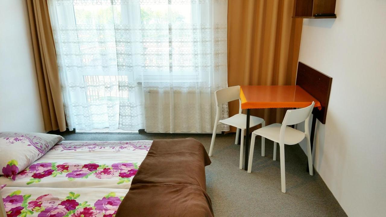 אוסטרוני מורסקי Klif Pokoje Goscinne W Centrum Blisko Morza מראה חיצוני תמונה